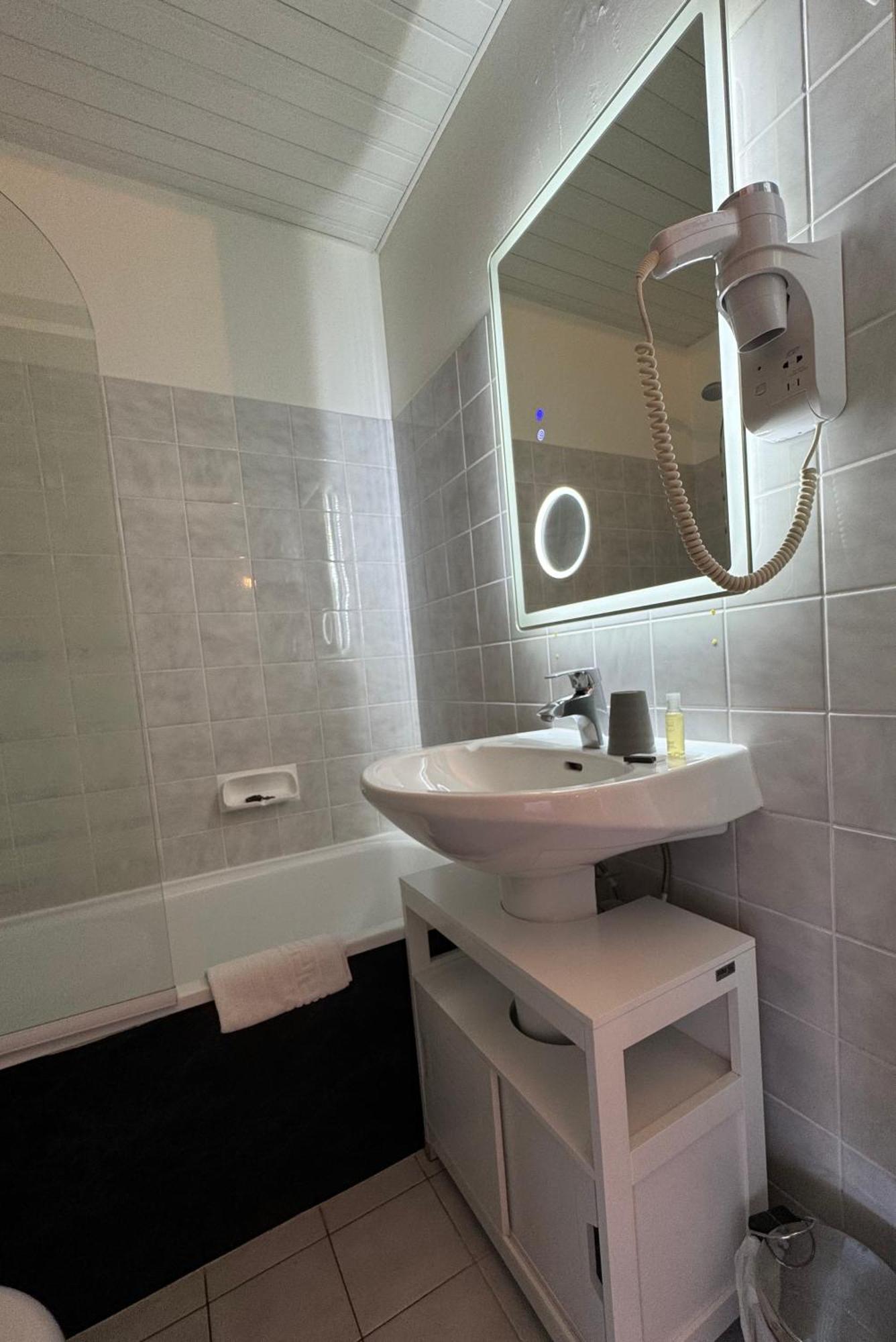 Hotel Capricorne Vendôme Екстериор снимка